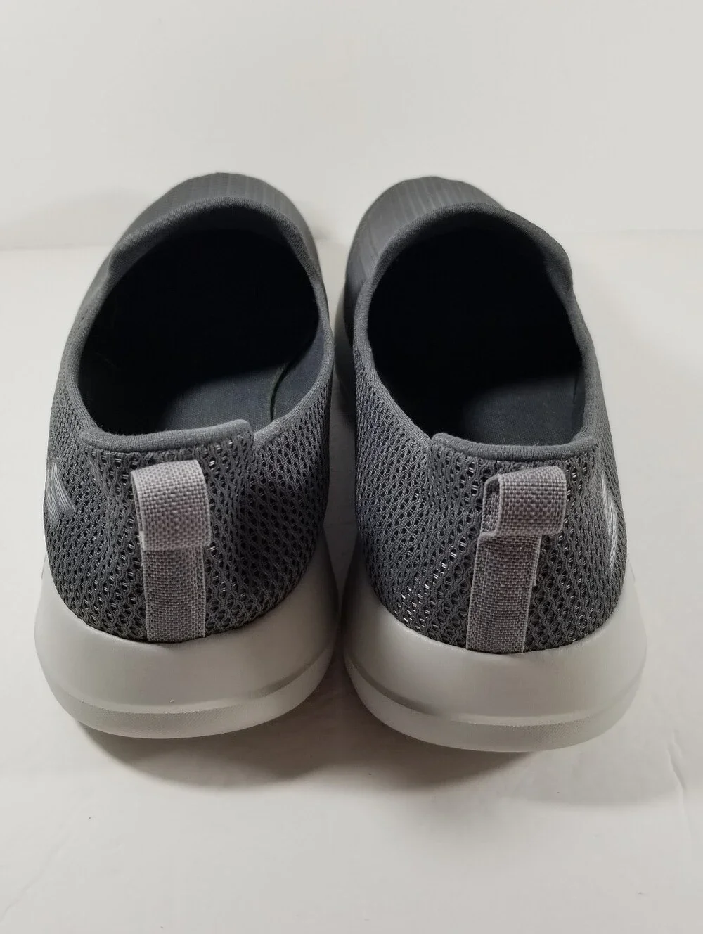 Skechers go walk